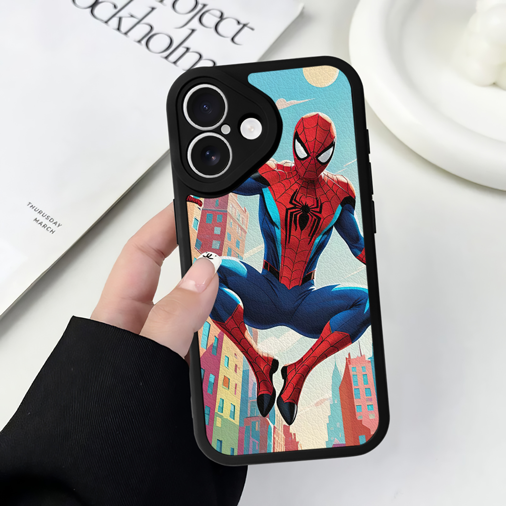 Spider Man スパイダーマン 【iPhone 16シリーズ対応】シリコンスマホケース（レザー調） 材質：シリコン